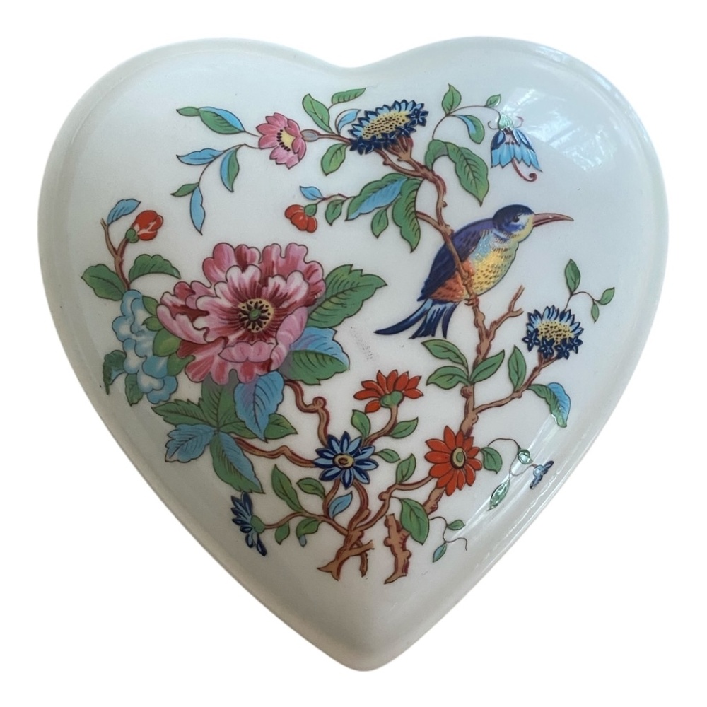 Aynsley “Pembroke” keepsake ceramic heart trinket box. Vintage.